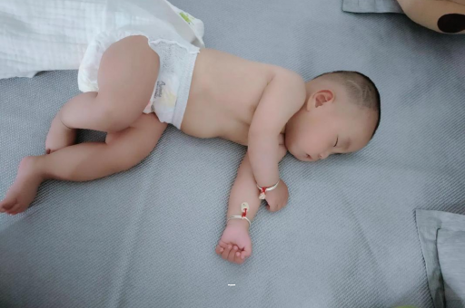 借卵生子咨询宝宝多大可以坐着